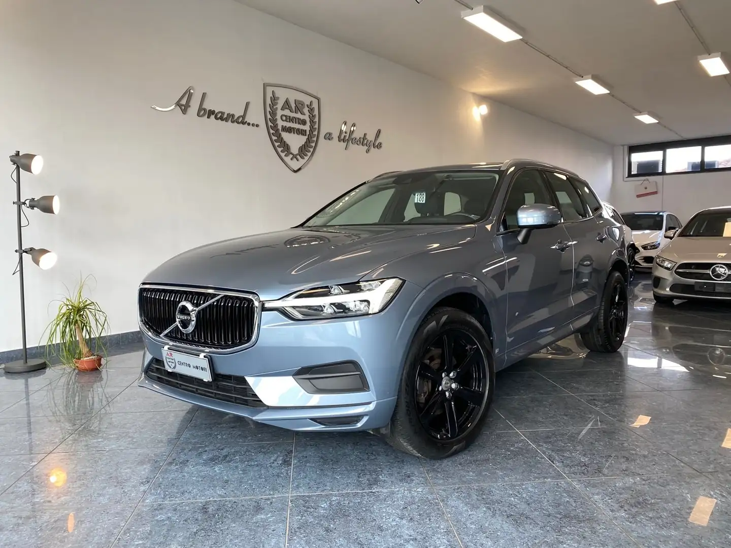Volvo XC60 2.0 d4 Business Sport awd Geartronic Full Opt Gris - 1