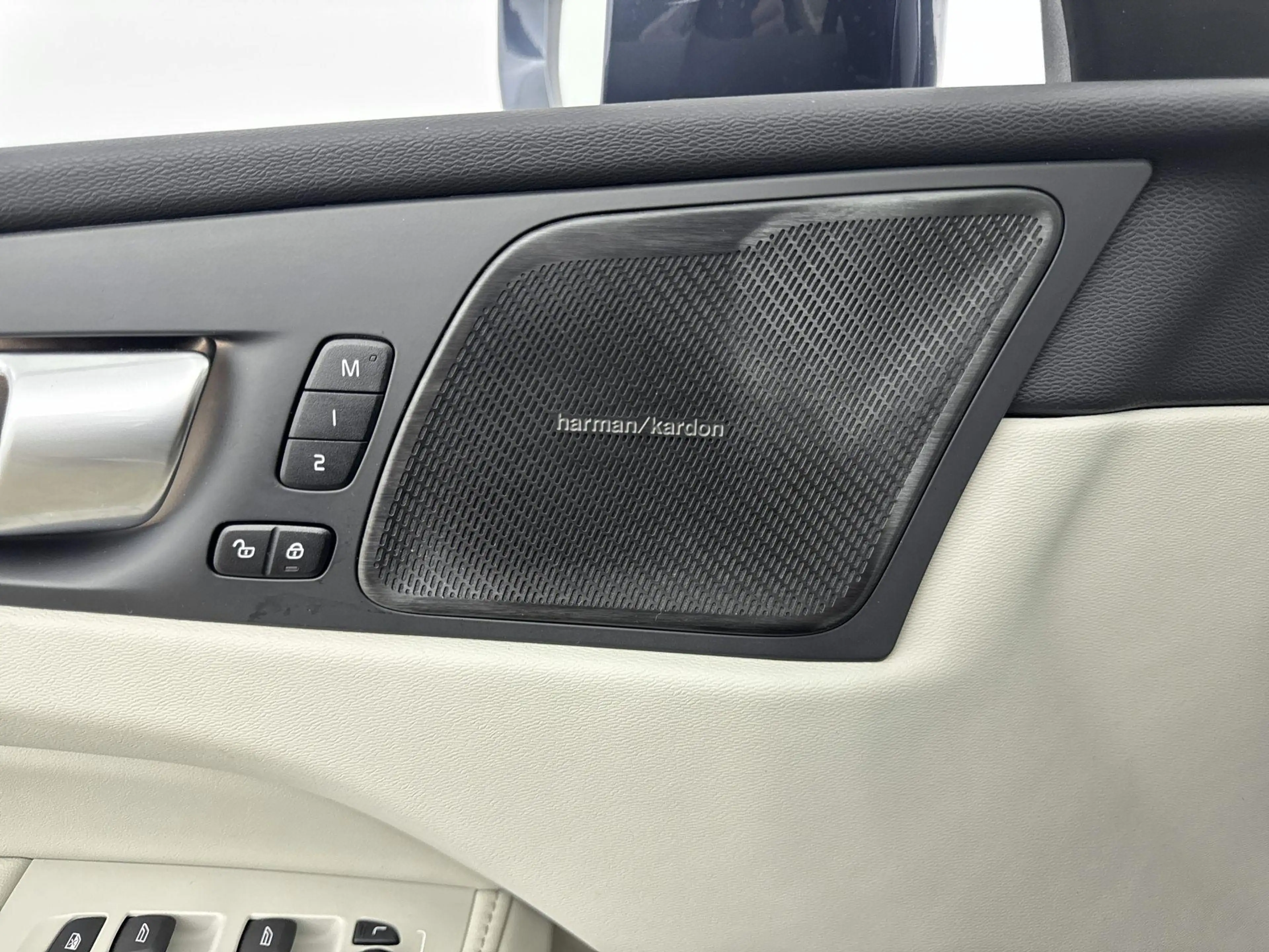 Volvo XC60 2.0 T6 Plug-in hybrid AWD Ultimate Bright 350PK | — photo 11