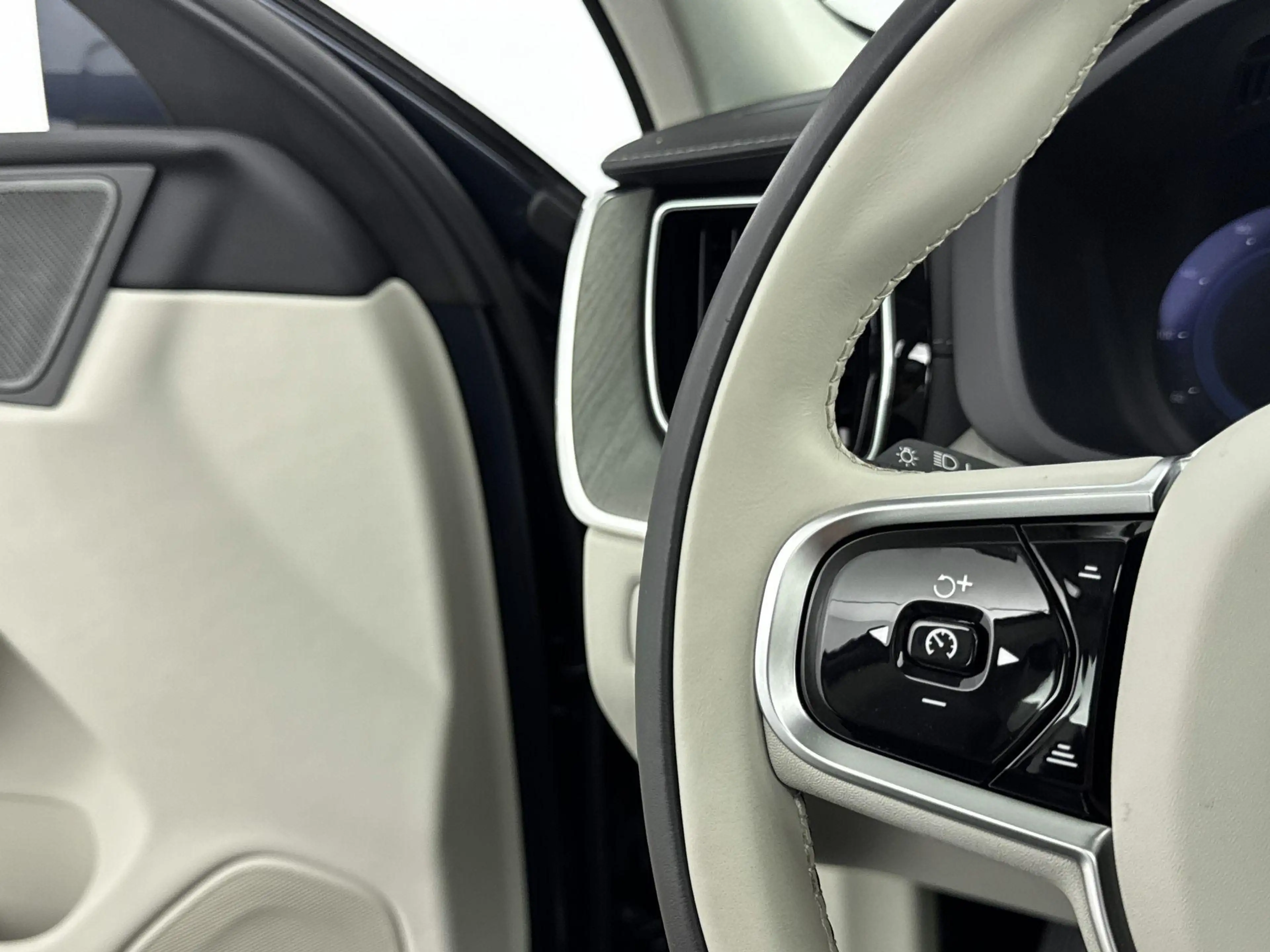 Volvo XC60 2.0 T6 Plug-in hybrid AWD Ultimate Bright 350PK | — photo 6