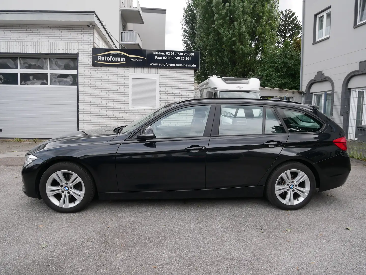 BMW 320 320 d Tour Advantage Aut. LED KeylesGo Navi PDC ZV Schwarz - 2