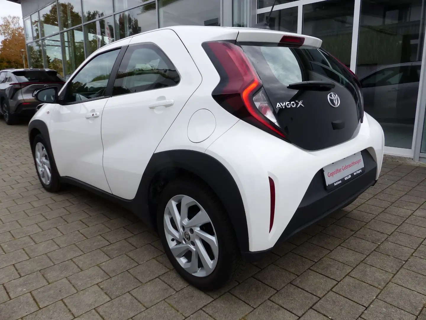 Toyota Aygo X 1.0 Automat Play+Tec & Komfortpak SHZ Alu Weiß - 2