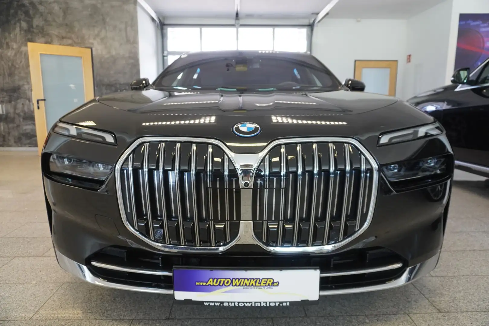 BMW 750 e xDrive Limousine Aut./Lang/Fond Ent./Massage Schwarz - 2