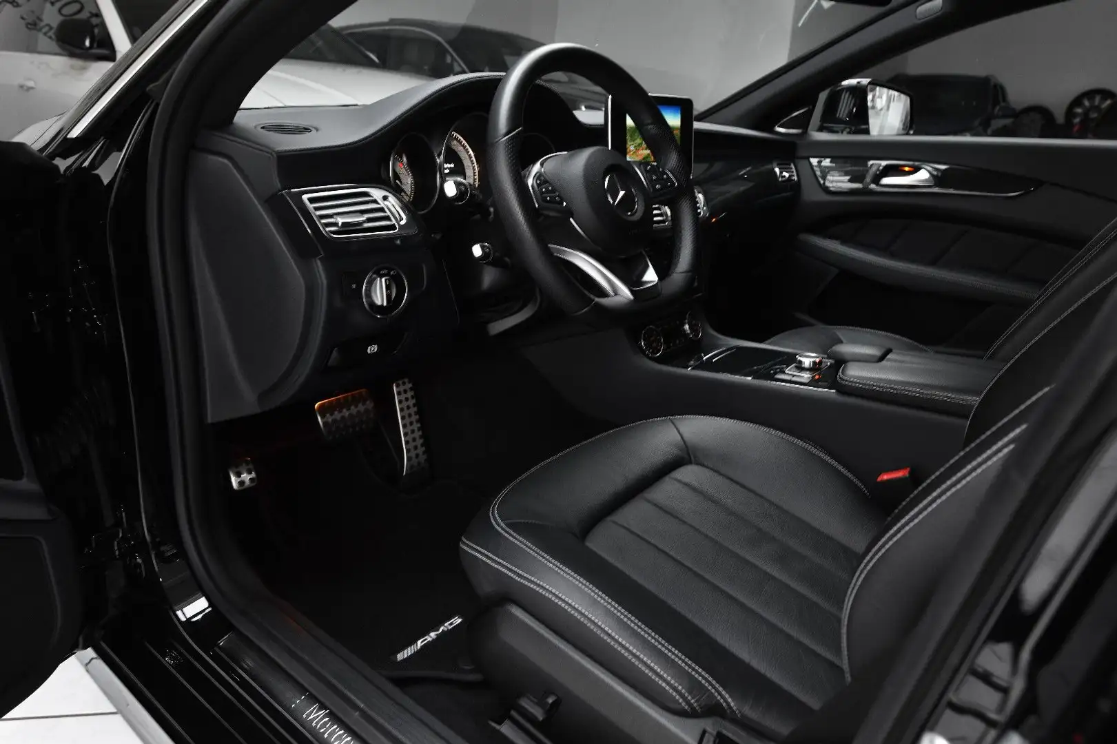 Mercedes-Benz CLS 500 *AMG* MultiBeam* H&K*  AHK* Schwarz - 2