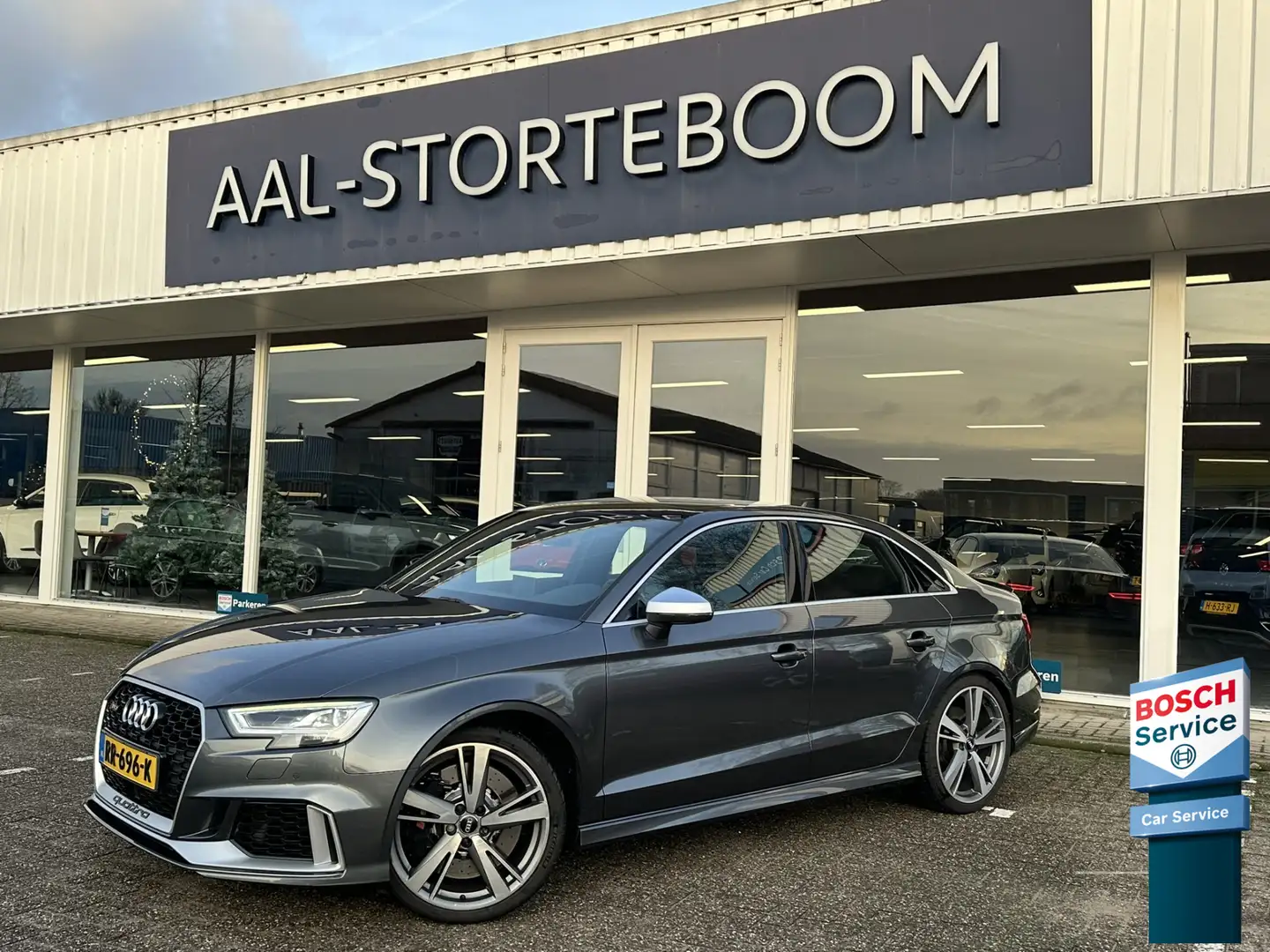 Audi RS3 A3 Limousine 2.5 TFSI quattro | LED | Leder | Pano Gris - 1