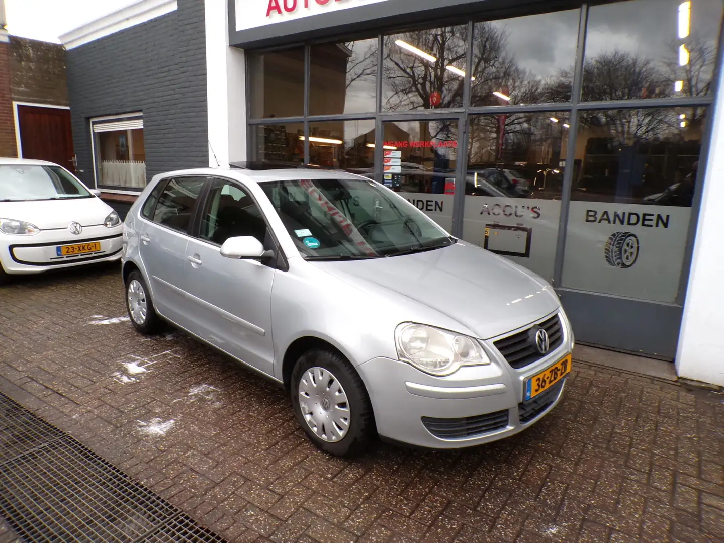 Volkswagen Polo 1.6-16V Optive AUTOMAAT,TOP STAAT,VAN A TOT Z ONDE Grau - 2