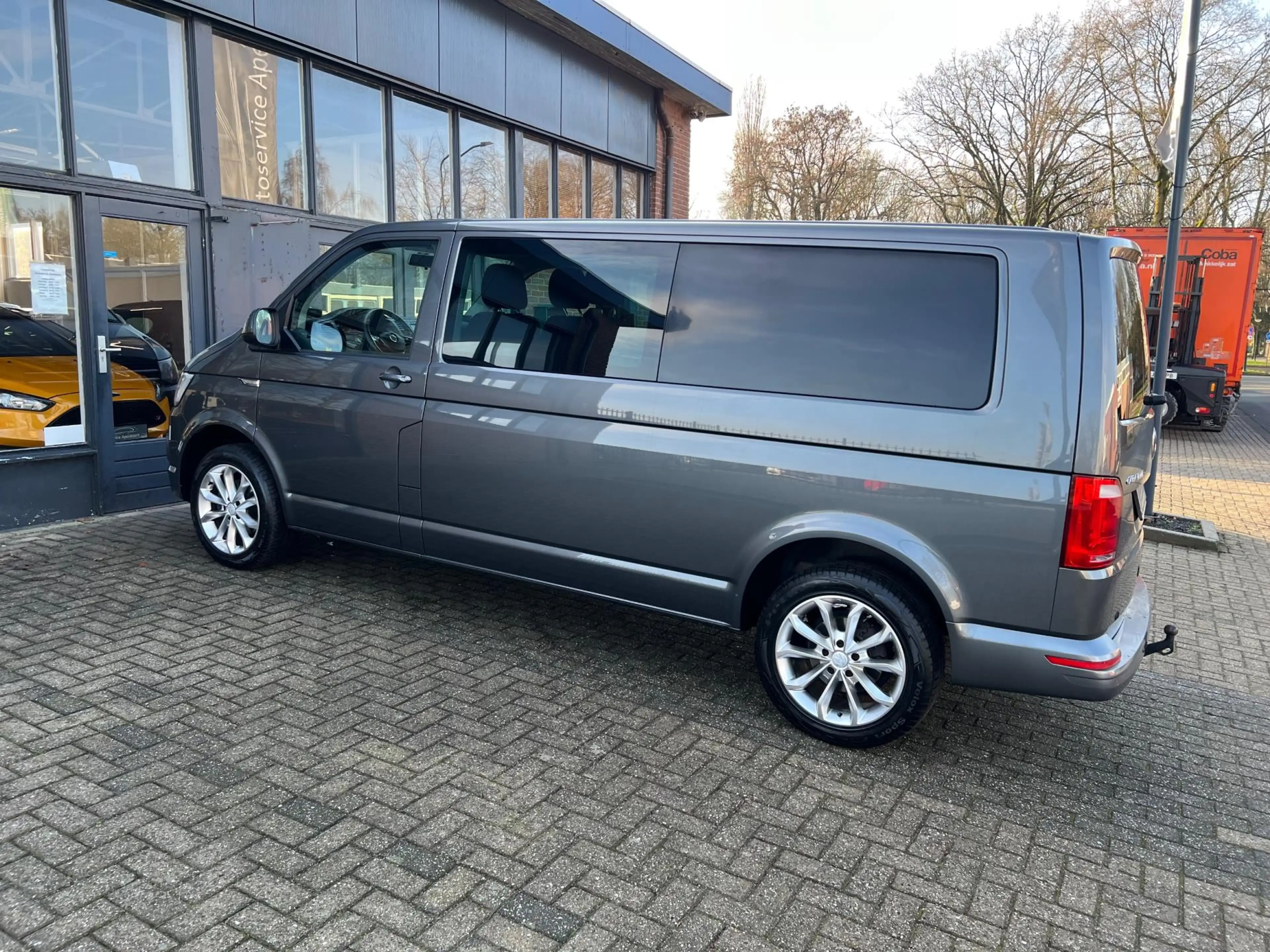 Volkswagen Transporter Multivan 2.0 TDI L2H1 Caravelle, DSG, Two zone Kli — photo 8