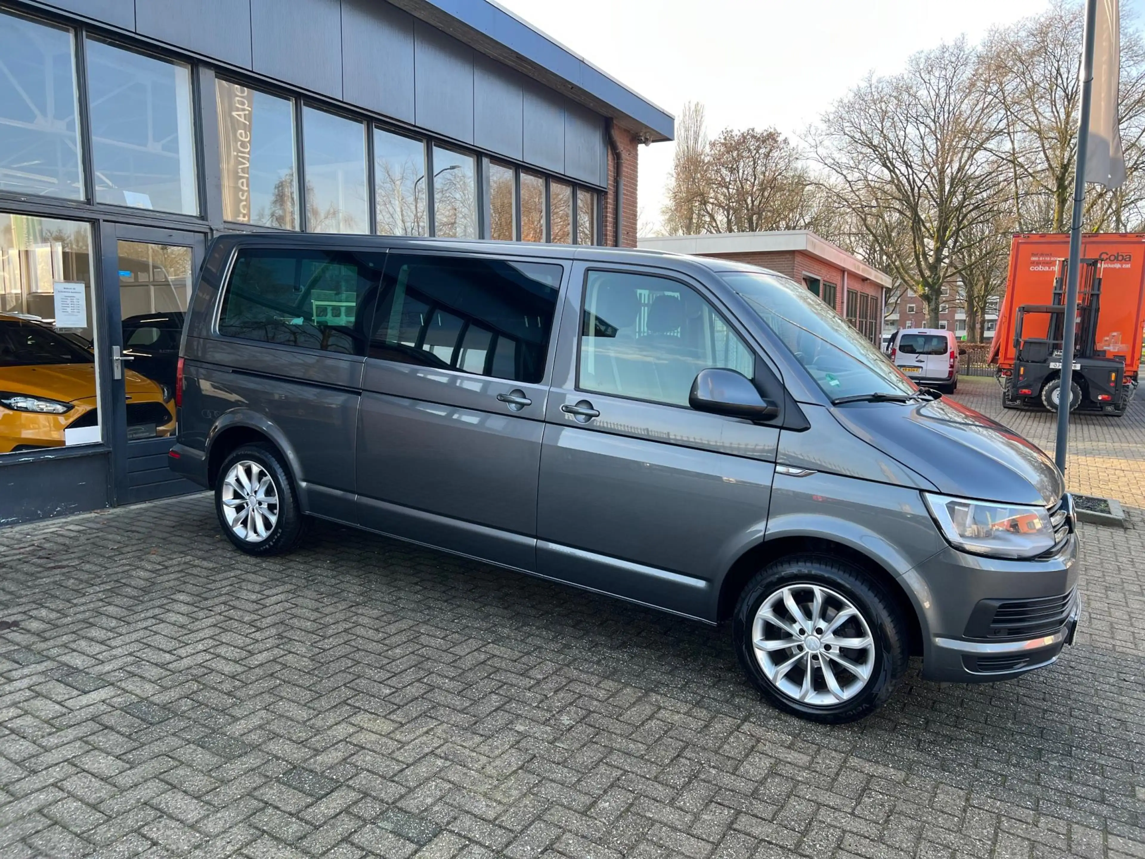 Volkswagen Transporter Multivan 2.0 TDI L2H1 Caravelle, DSG, Two zone Kli — photo 4