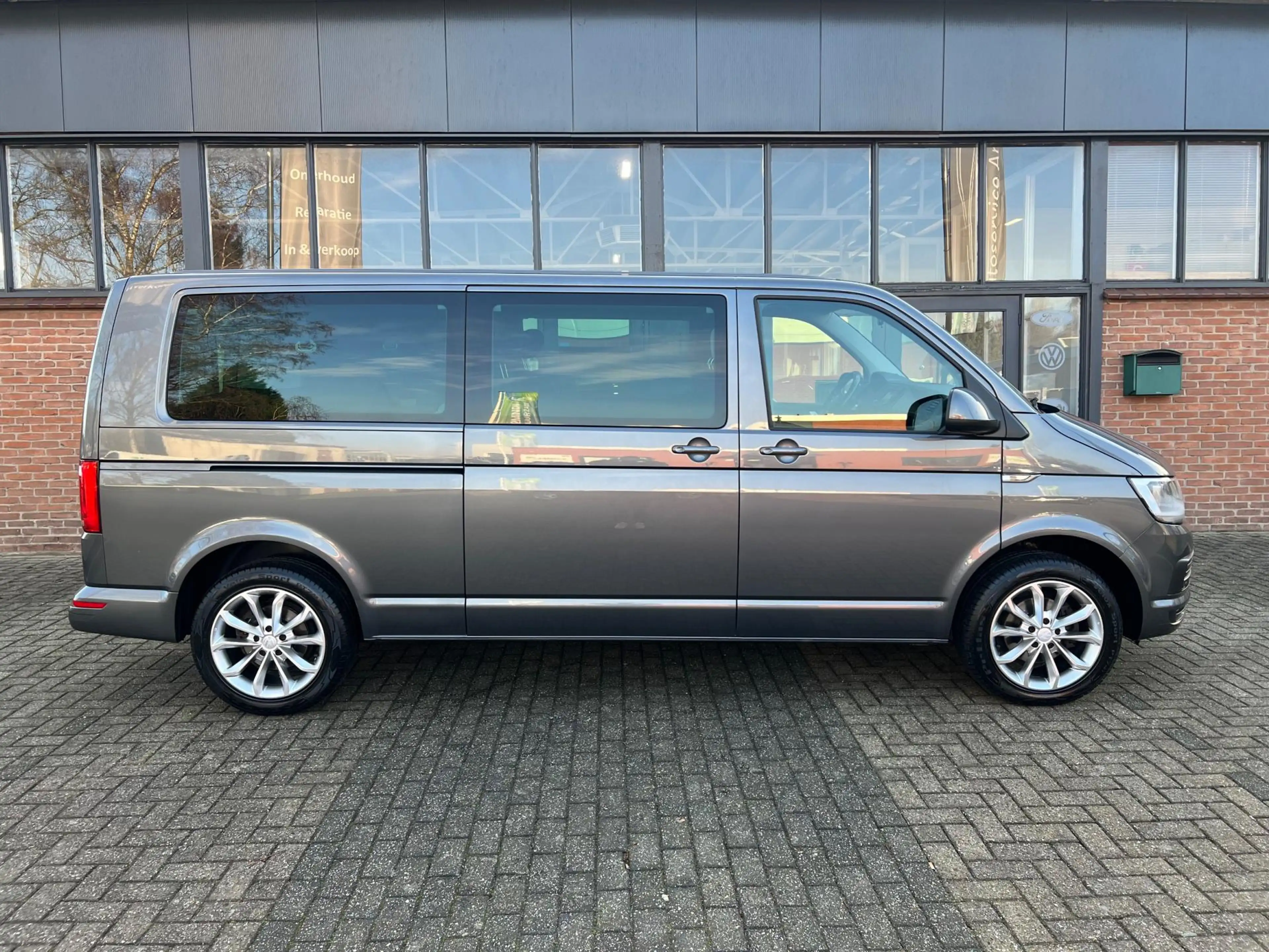 Volkswagen Transporter Multivan 2.0 TDI L2H1 Caravelle, DSG, Two zone Kli — photo 5