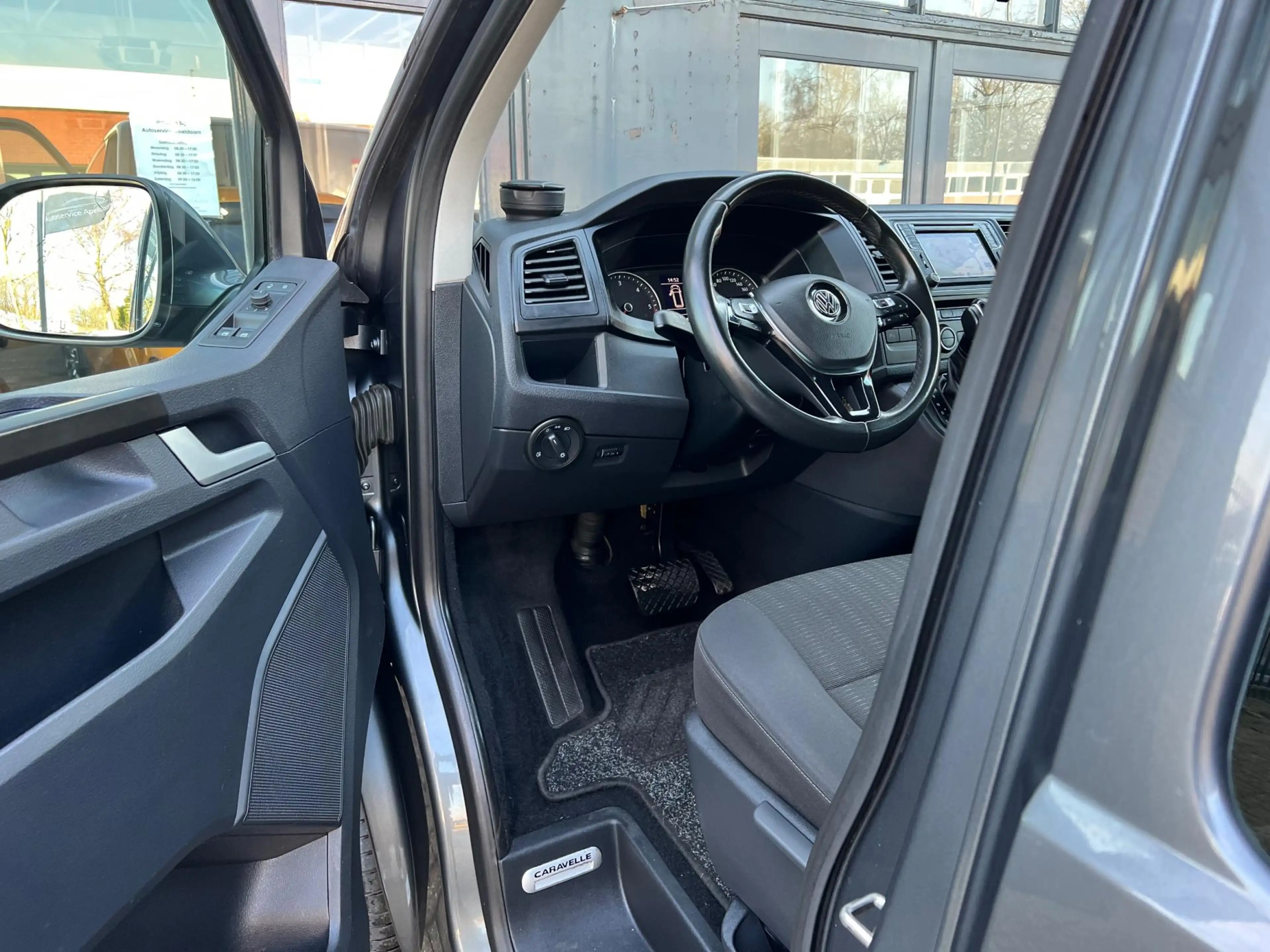 Volkswagen Transporter Multivan 2.0 TDI L2H1 Caravelle, DSG, Two zone Kli — photo 11