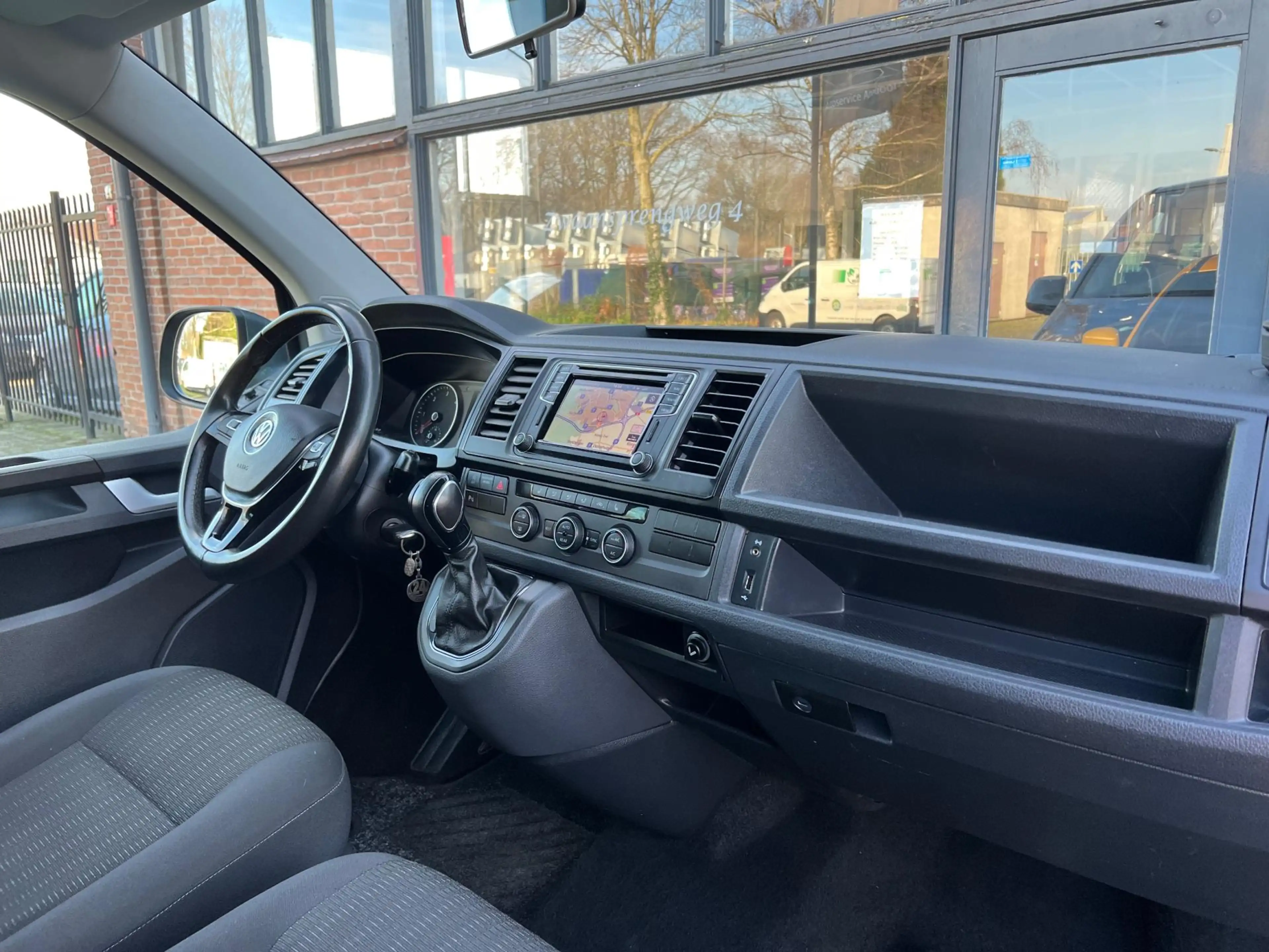Volkswagen Transporter Multivan 2.0 TDI L2H1 Caravelle, DSG, Two zone Kli — photo 14