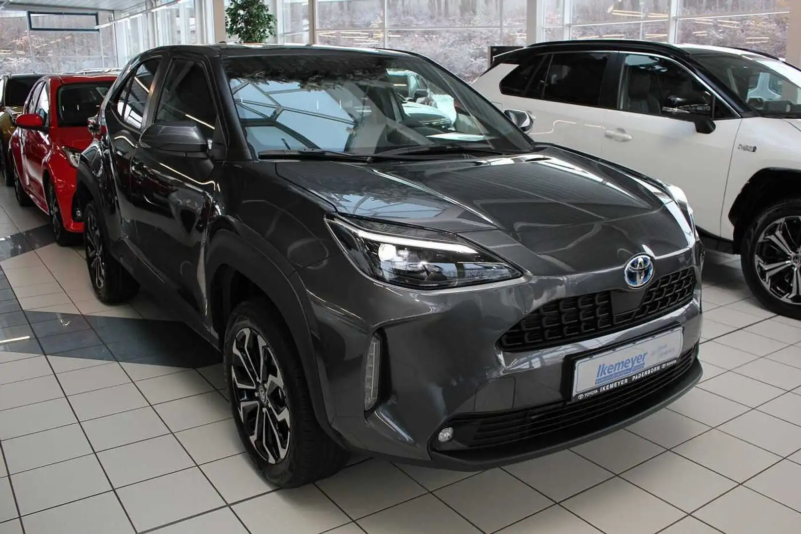 Toyota Yaris Cross Hybrid Team D Winter-Paket Smart-Connect-Paket Grau - 2