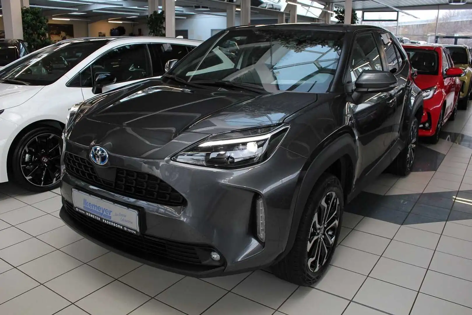 Toyota Yaris Cross Hybrid Team D Winter-Paket Smart-Connect-Paket Grau - 1