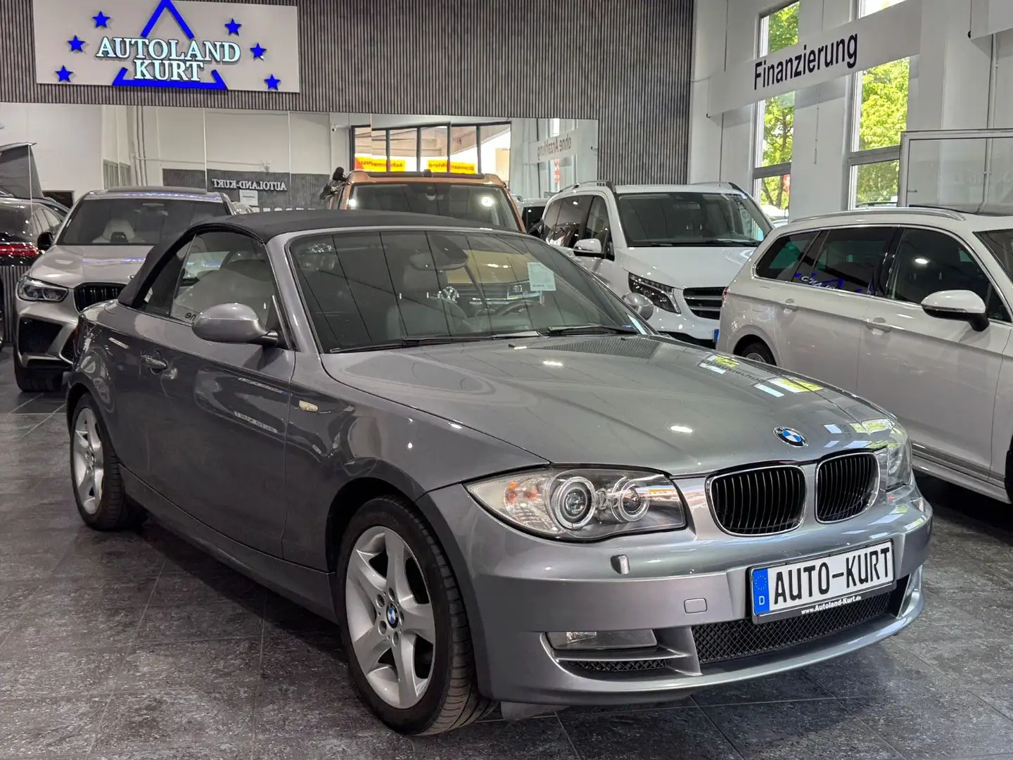 BMW 120 dA Cabrio Navi*Leder*Xenon*Automatik*PDC*SHZ Grijs - 1