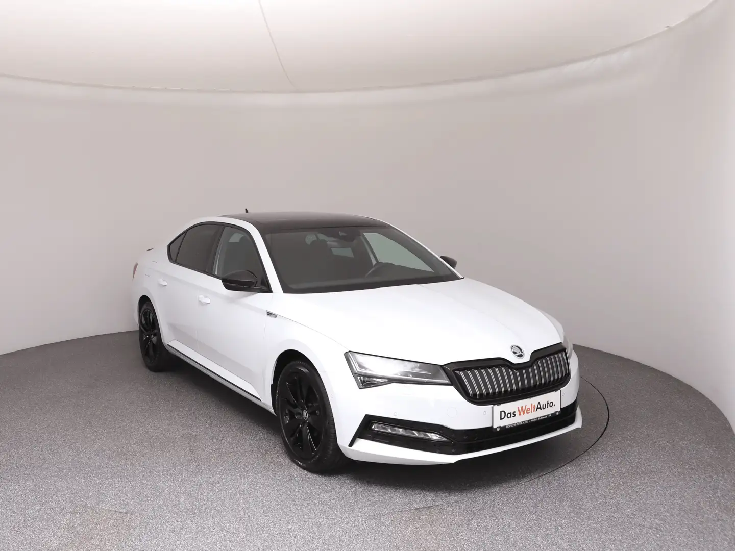 Skoda Superb iV SPORTLINE DSG Weiß - 2