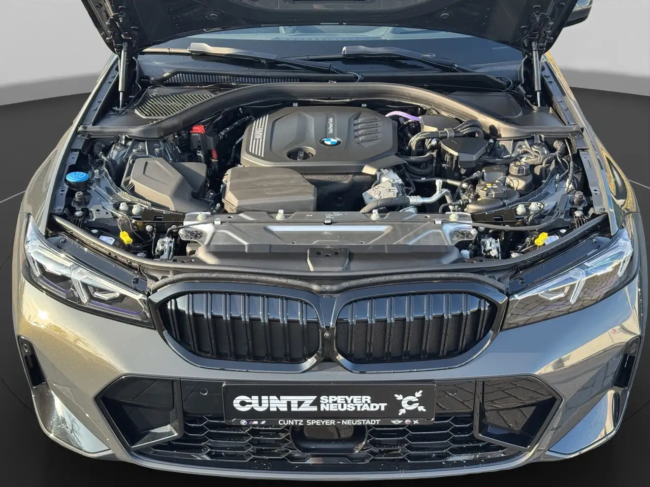 BMW 320 d Touring M Sportpaket Pro HK VFW FOKUS Q2 14