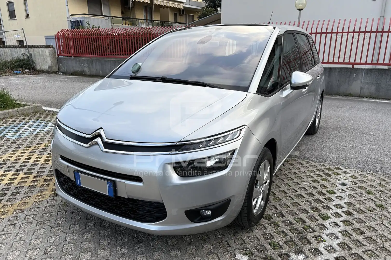 Citroen Grand C4 Picasso 1.6 e-HDi 115 Exclusive Silber - 1