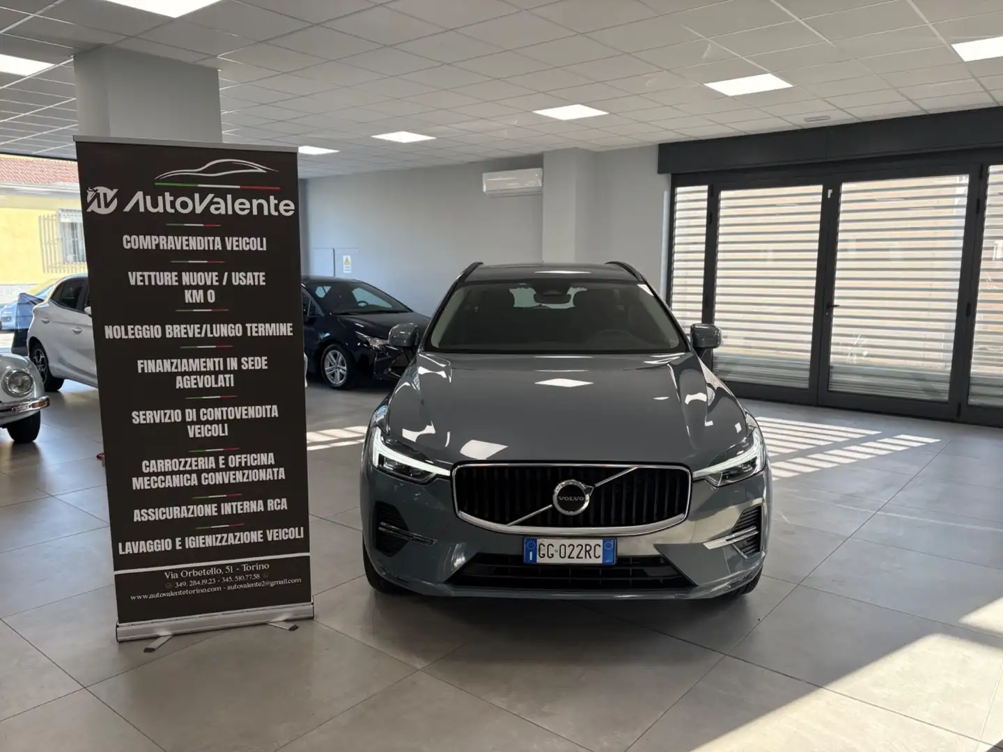 Volvo XC60 XC60 B4 (d) AWD Geartronic Momentum Gris - 1