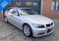 BMW 320 3-serie 320i High Executive 1e eigenaar NAVI/LEER/ Grijs - thumbnail 1