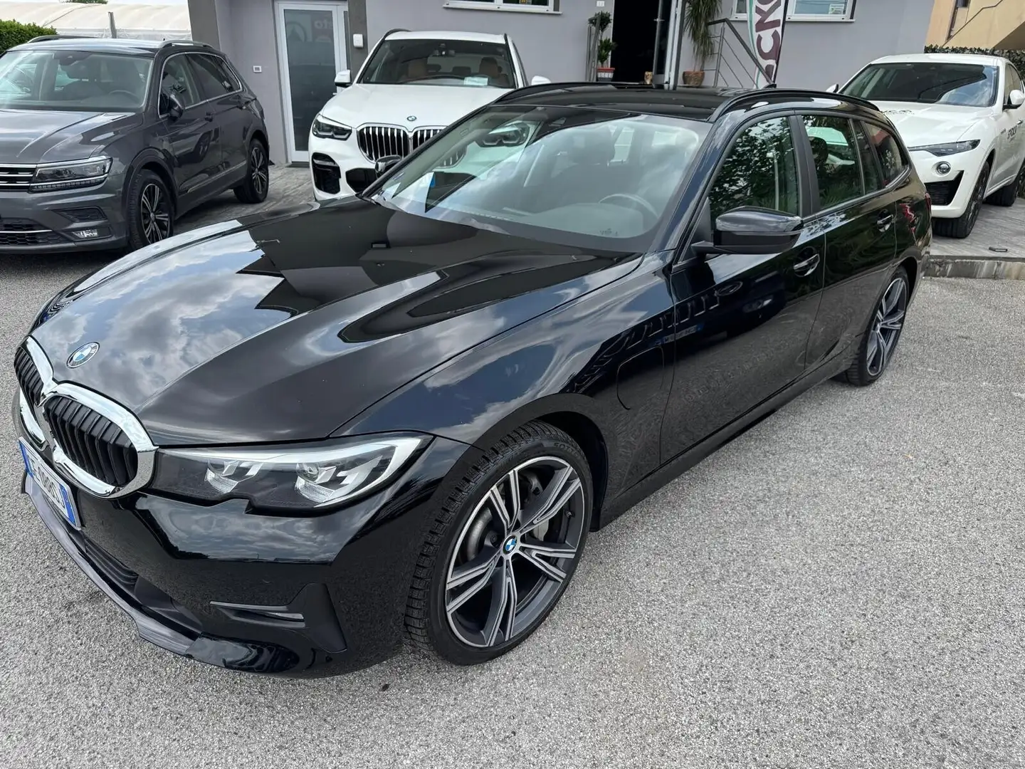 BMW 330 330e xDrive Touring PLUG IN Nero - 1