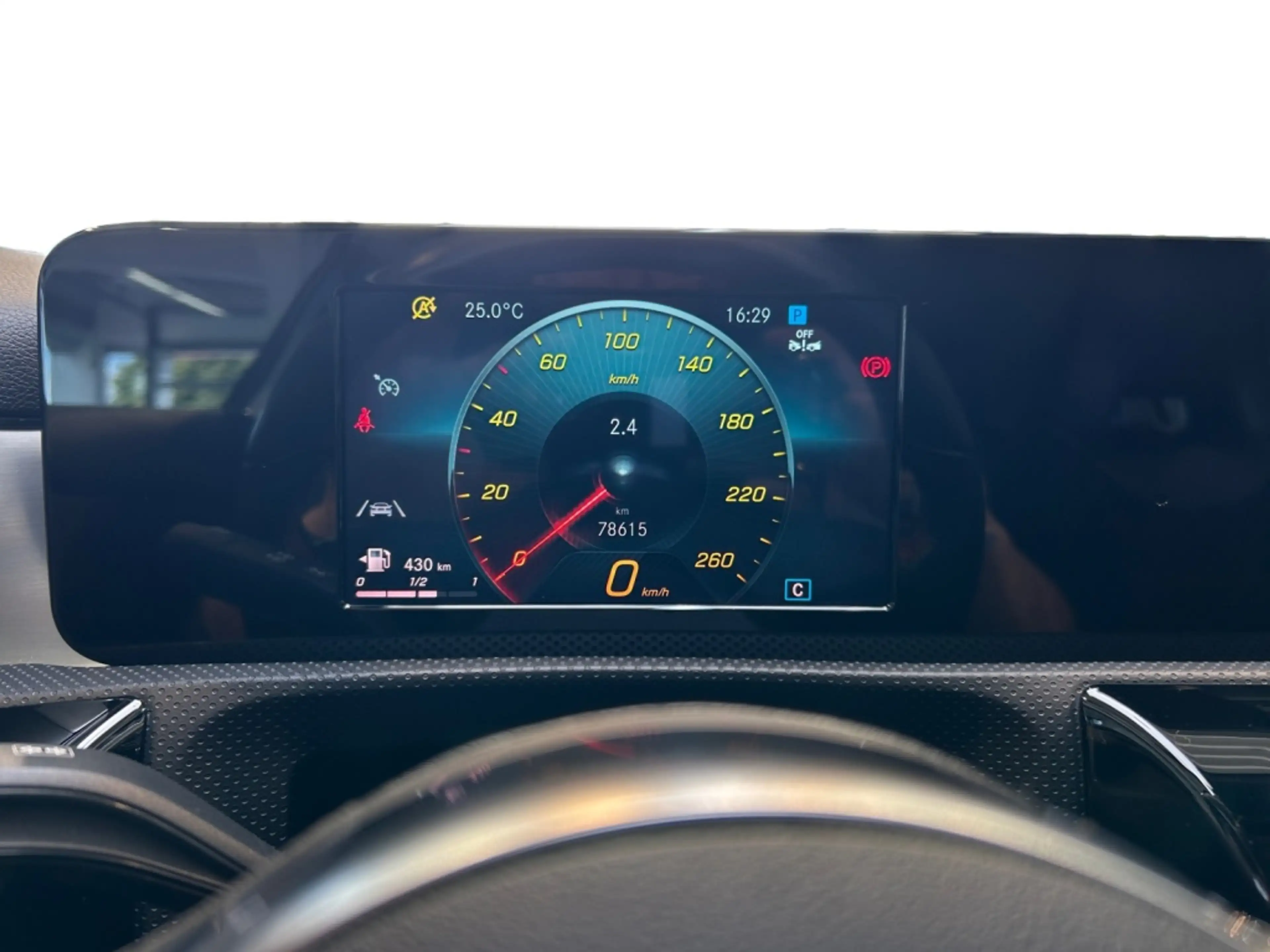 Mercedes-Benz A 180 AMG AMG+MBUX+Cam+Navi+Keyl+PTS+SHZ — photo 14