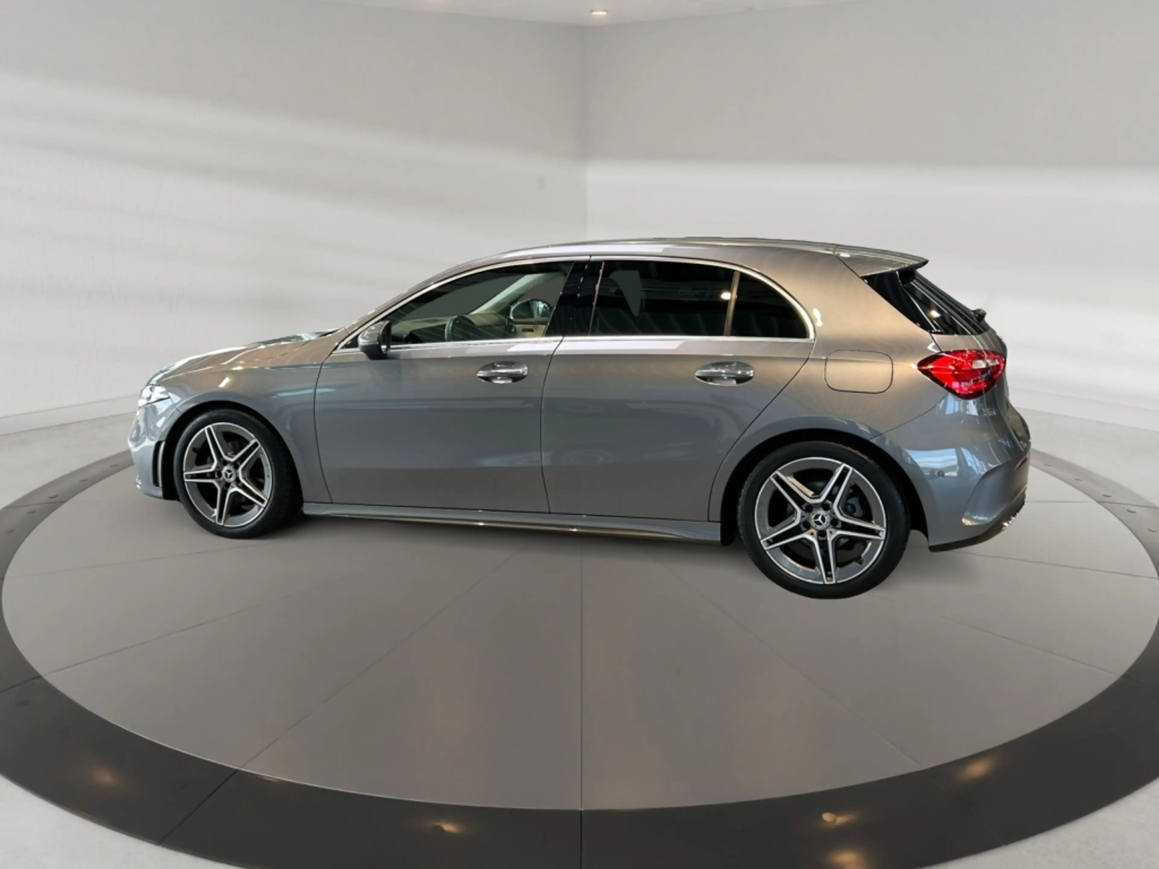 Mercedes-Benz A 180 AMG AMG+MBUX+Cam+Navi+Keyl+PTS+SHZ — photo 5