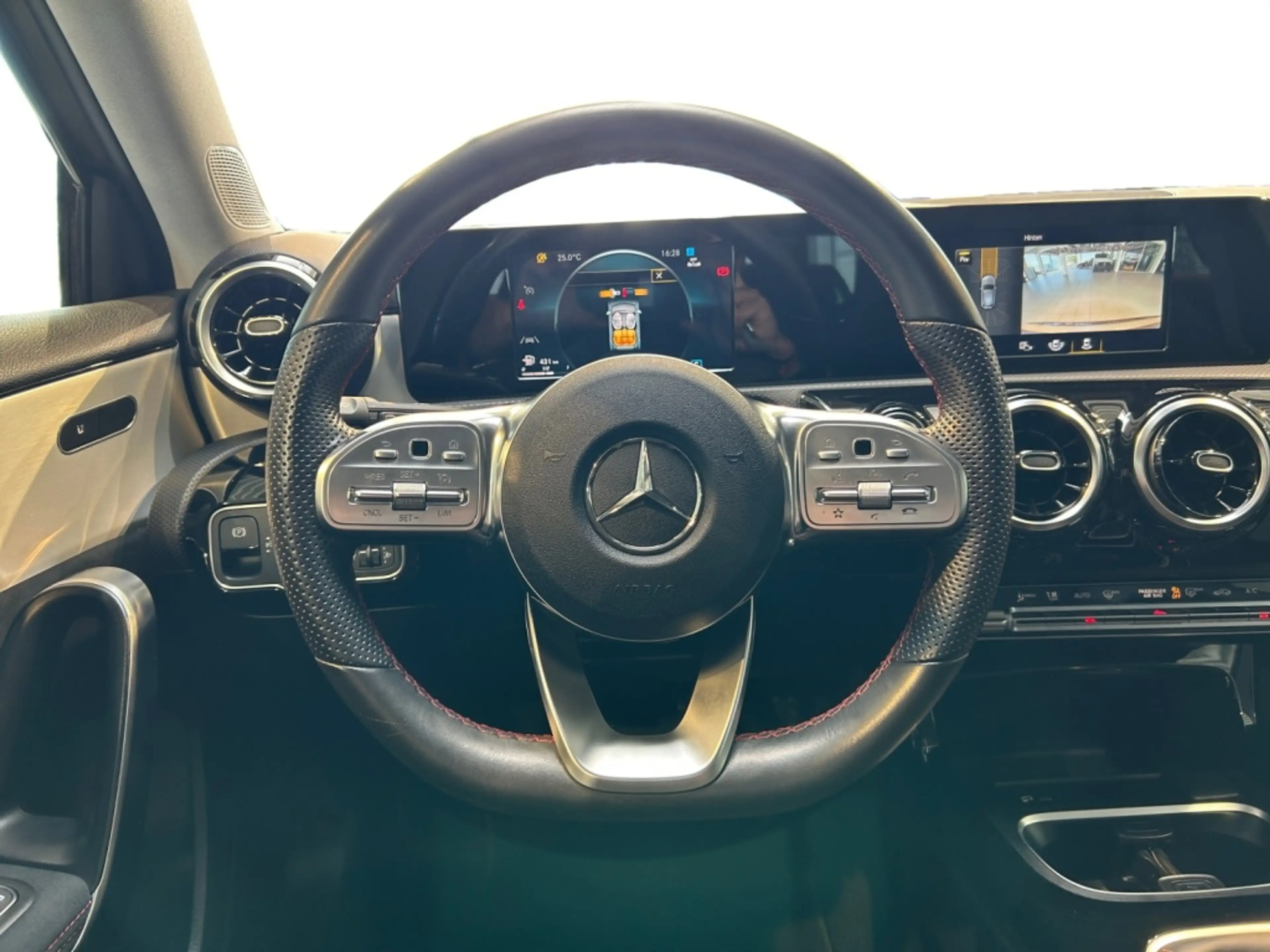 Mercedes-Benz A 180 AMG AMG+MBUX+Cam+Navi+Keyl+PTS+SHZ — photo 13
