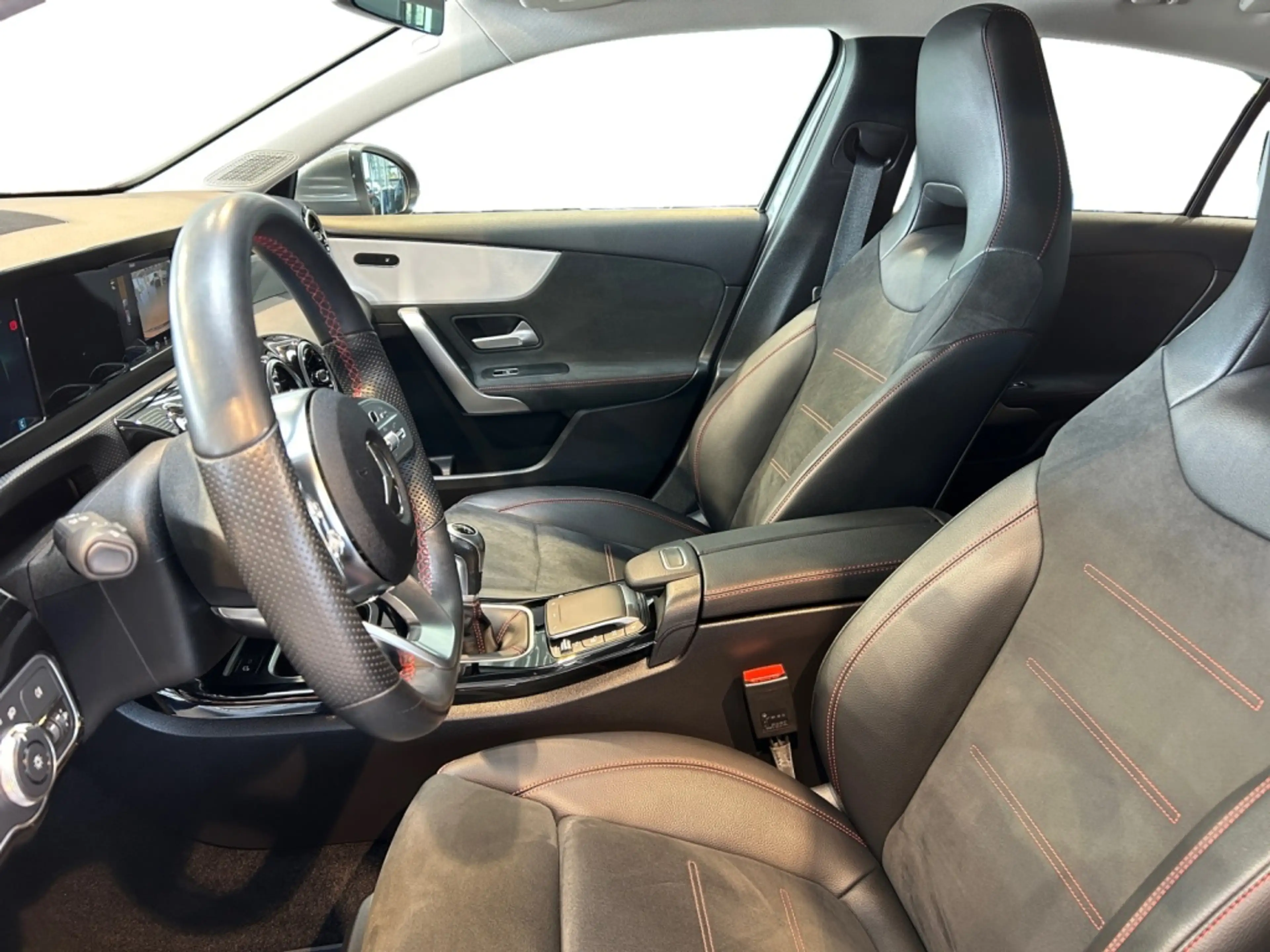 Mercedes-Benz A 180 AMG AMG+MBUX+Cam+Navi+Keyl+PTS+SHZ — photo 9