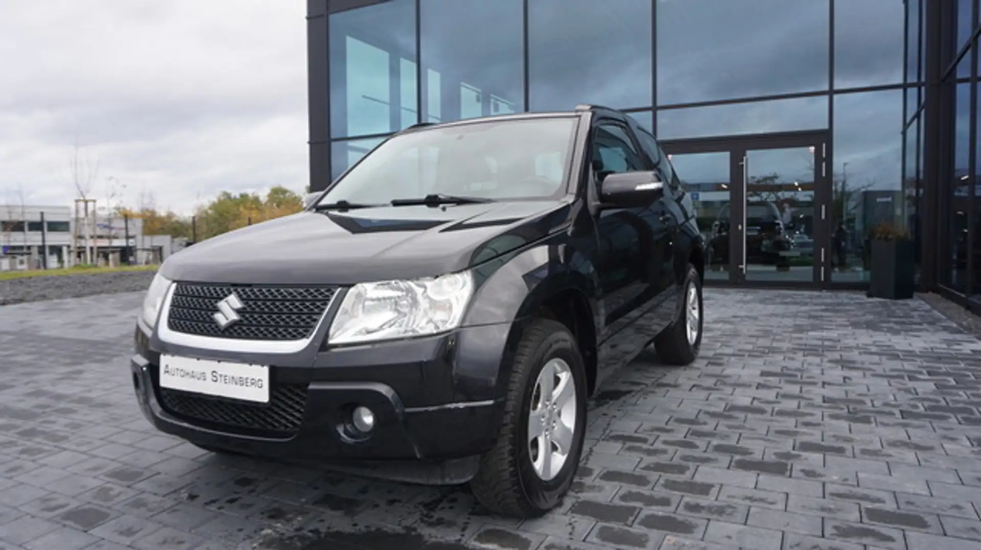 Suzuki Grand Vitara ALLRAD+1 HAND+AHK+SHZ 1.6 Ltr. City Negro - 1