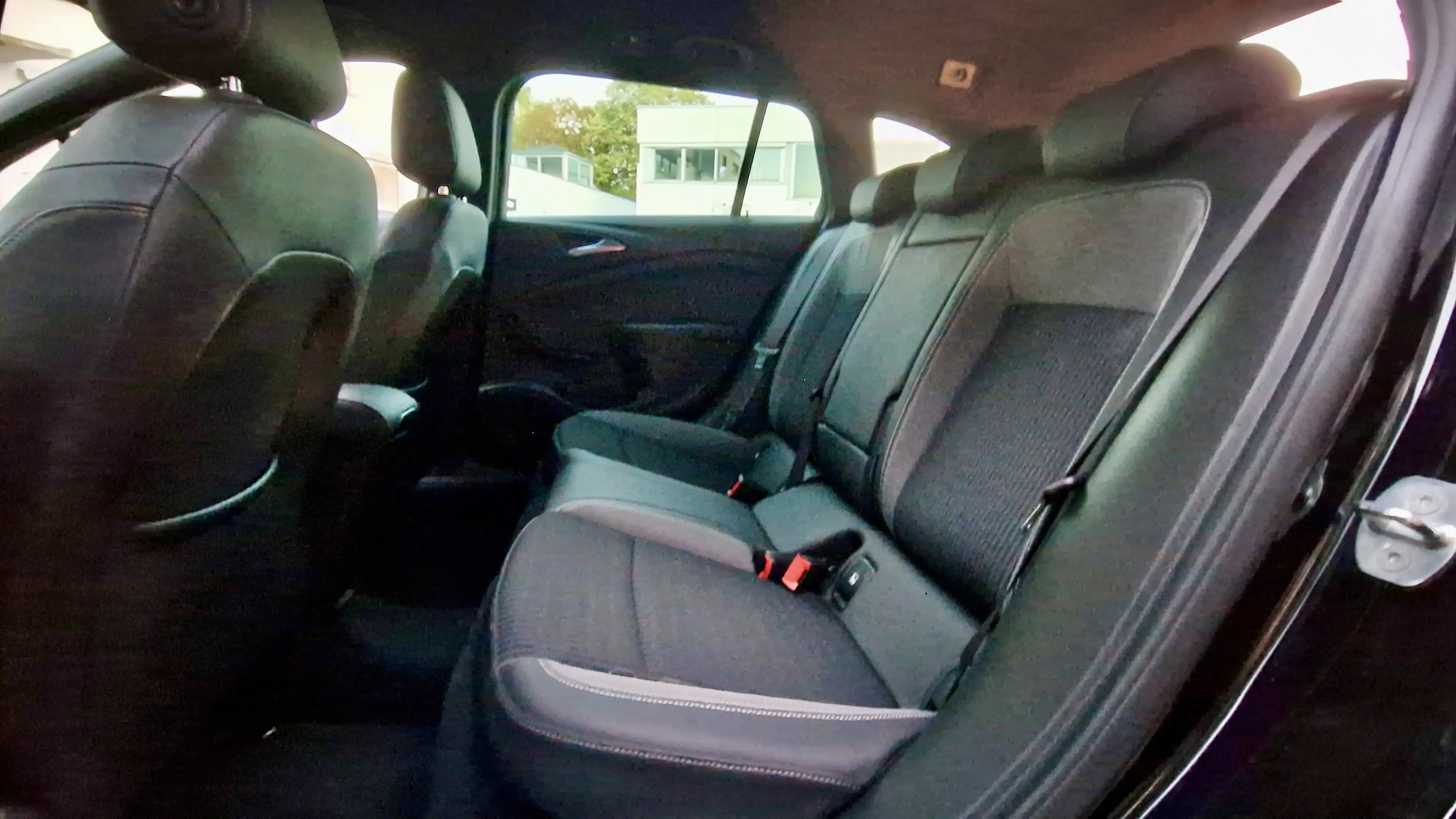 Opel Astra Sport_Tourer+/Elegance/LED/NAVI/AHK/Front/Rückfahr — photo 9