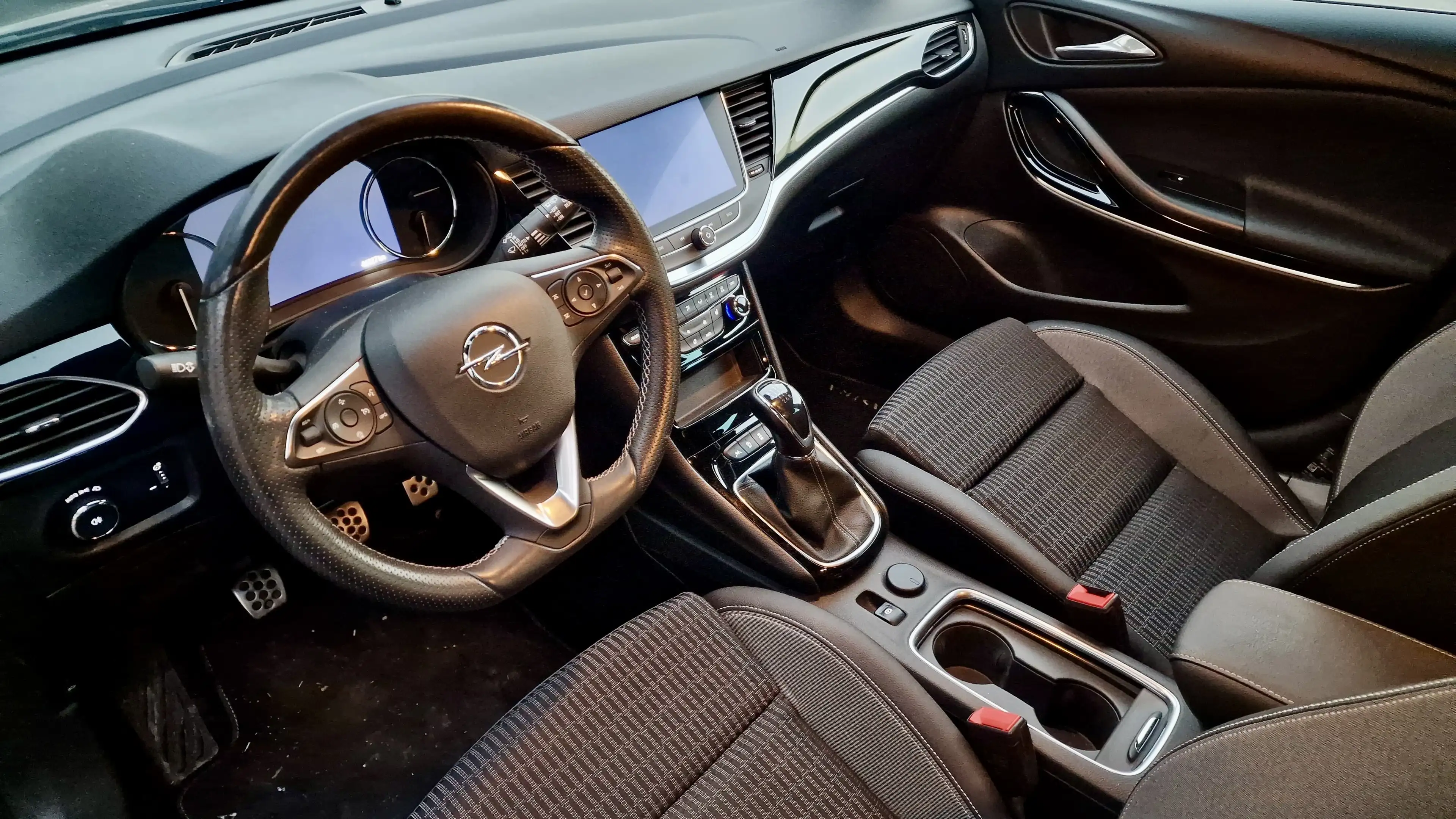 Opel Astra Sport_Tourer+/Elegance/LED/NAVI/AHK/Front/Rückfahr — photo 6