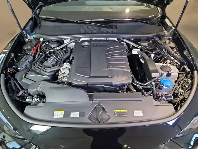 Audi A6 Avant view 11