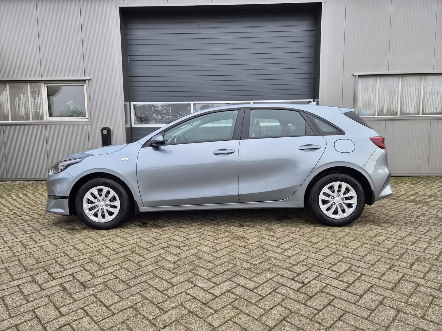 Kia Ceed / cee'd Vision 1.5 T-GDi 140PS Automatik Klimaautomatik... Silber - 2