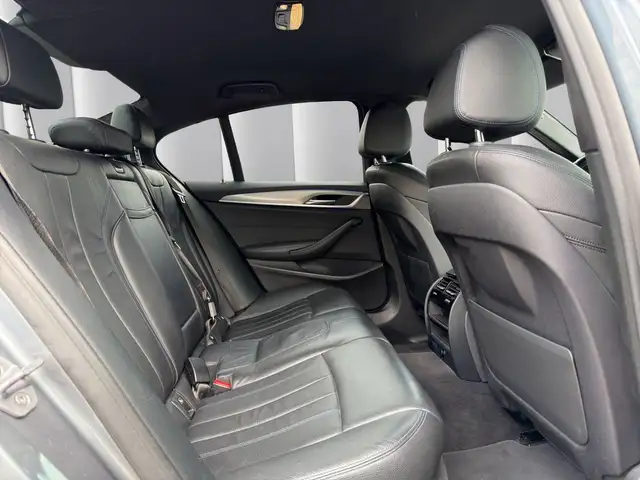 BMW 5 Series view 18