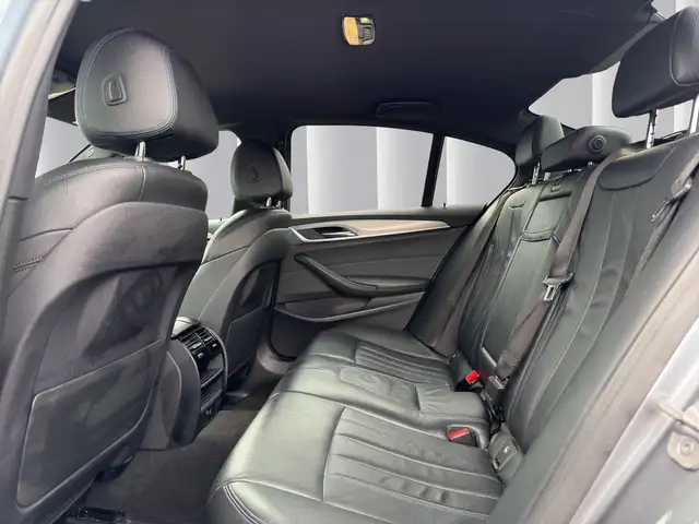 BMW 5 Series view 17