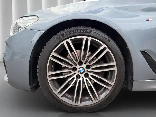 BMW 5 Series view 20