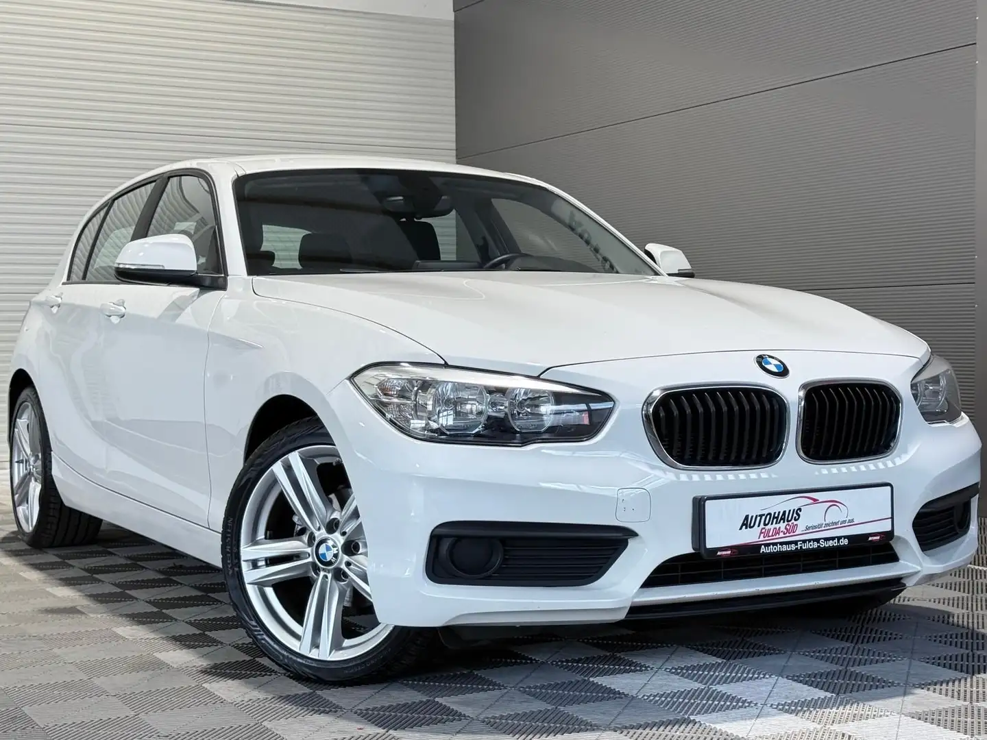 BMW 118 i °Klima°PDC°FSE°BT°Shzg°Radio°CD°ZV° White - 1