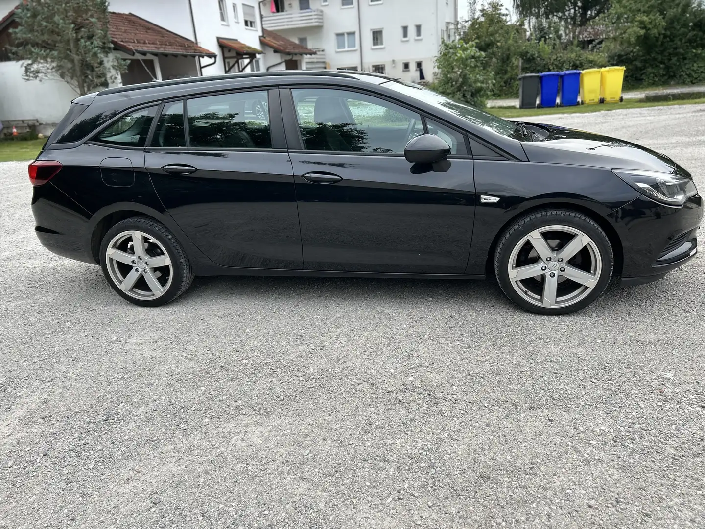 Opel Astra 1.6 D (CDTI) Sports Tourer Business Schwarz - 2
