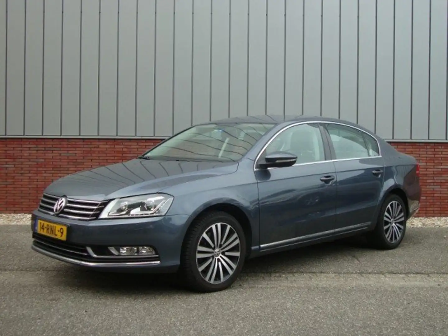 Volkswagen Passat Passat 1.4 TSI 150 pk Highl. Ecofuel CNG Grijs - 2