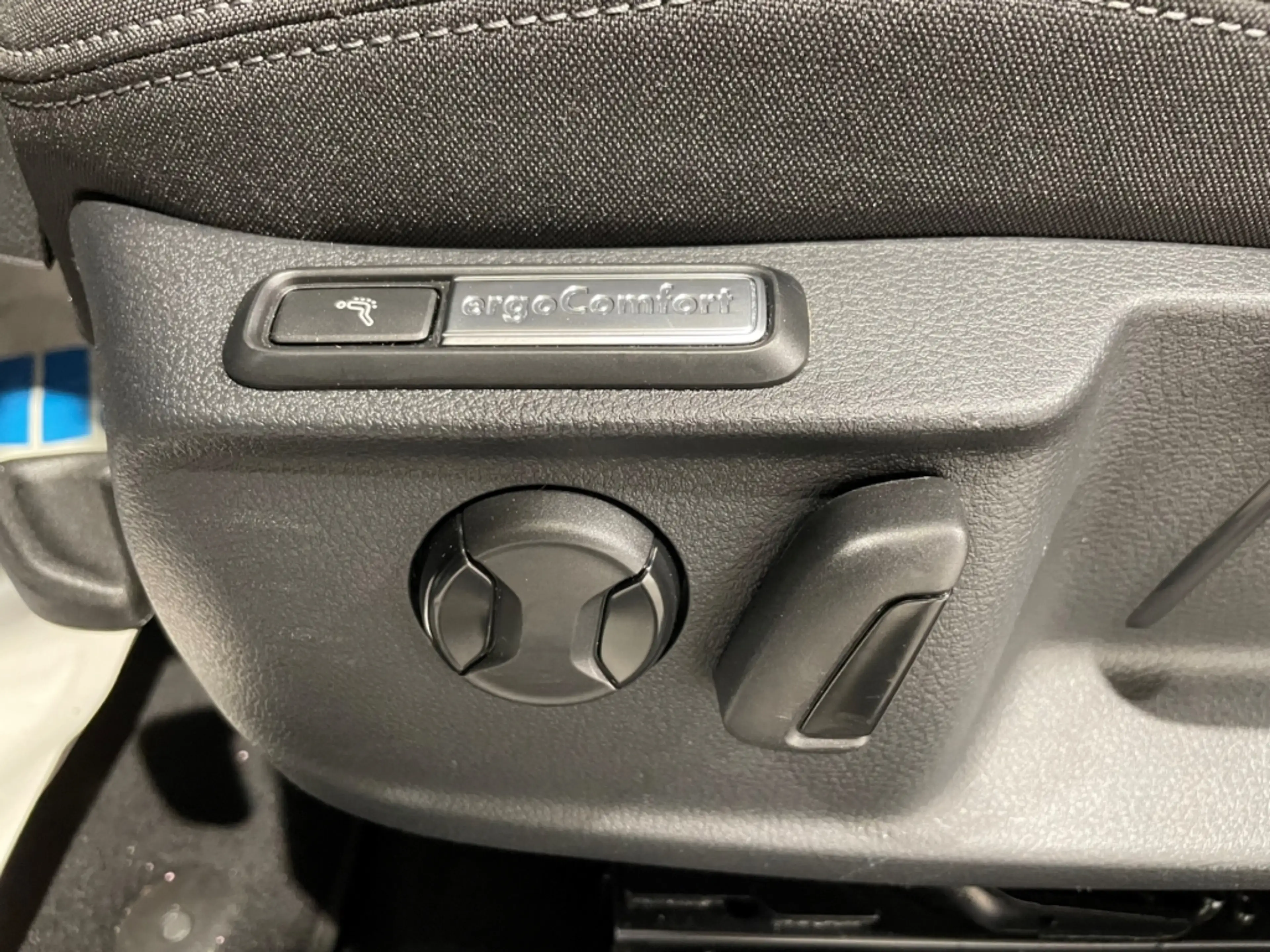 Volkswagen Passat Variant 2.0 TDI DSG Business EU6d Navi LED ACC — photo 6
