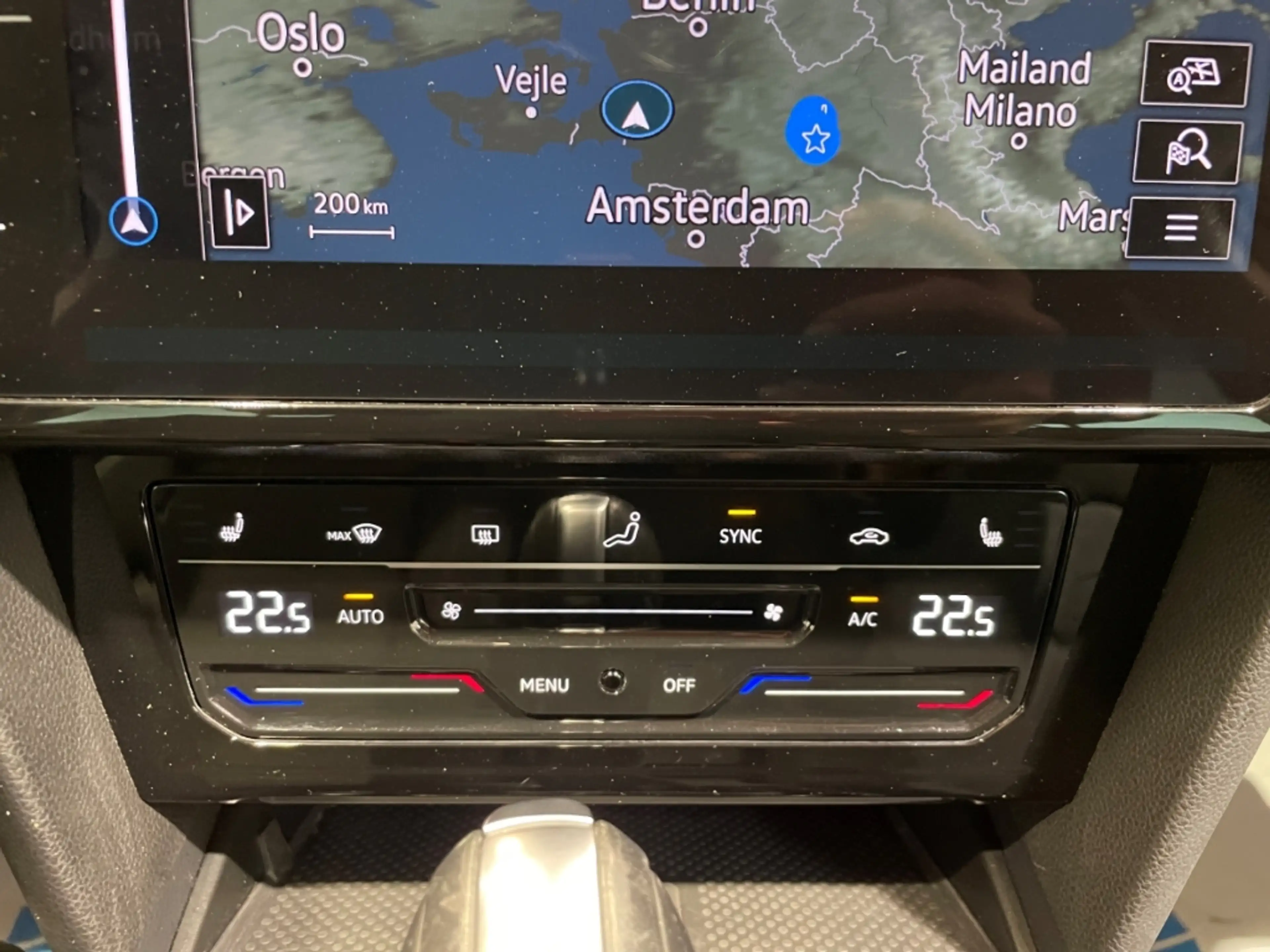 Volkswagen Passat Variant 2.0 TDI DSG Business EU6d Navi LED ACC — photo 13