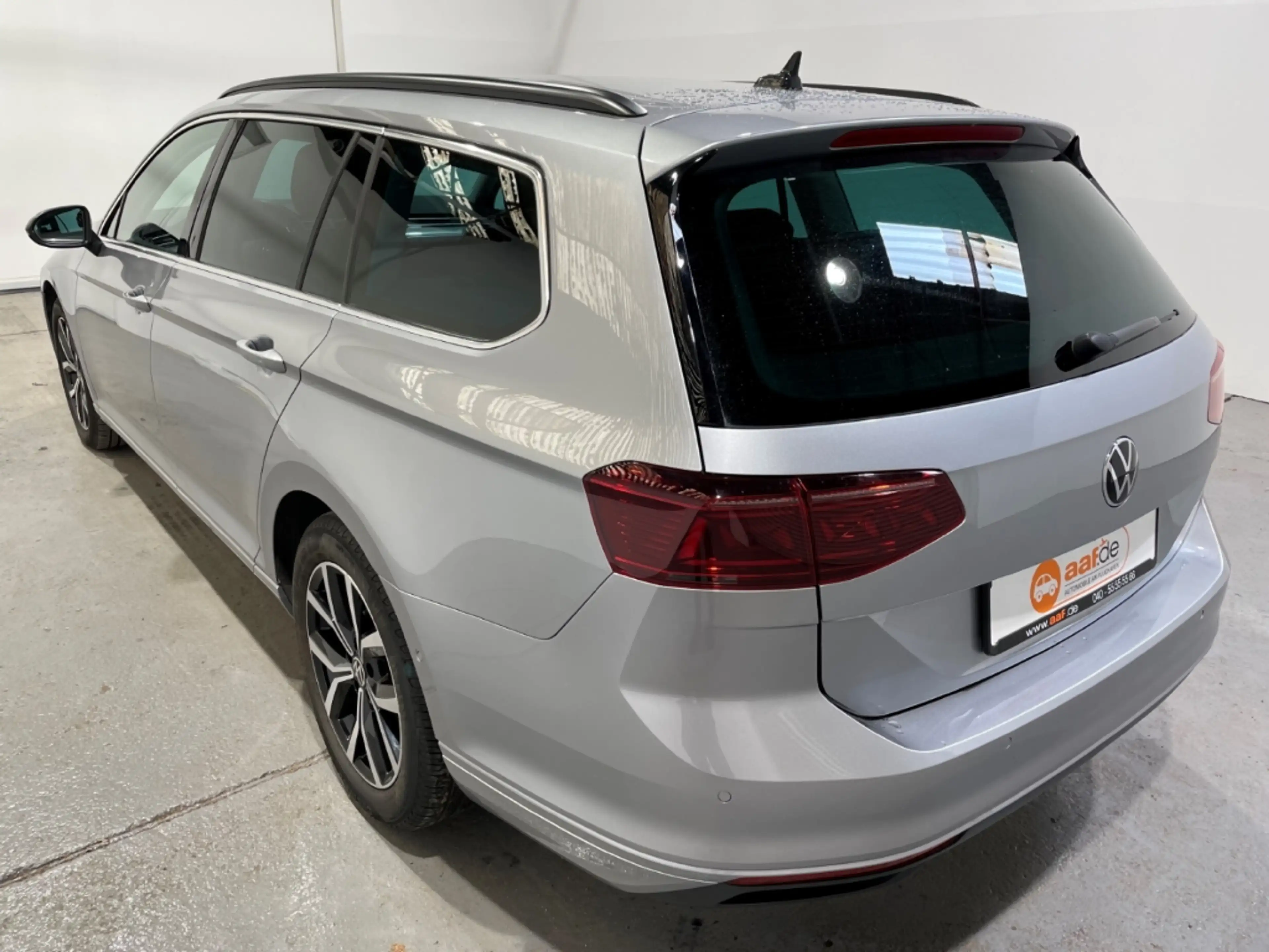 Volkswagen Passat Variant 2.0 TDI DSG Business EU6d Navi LED ACC — photo 2
