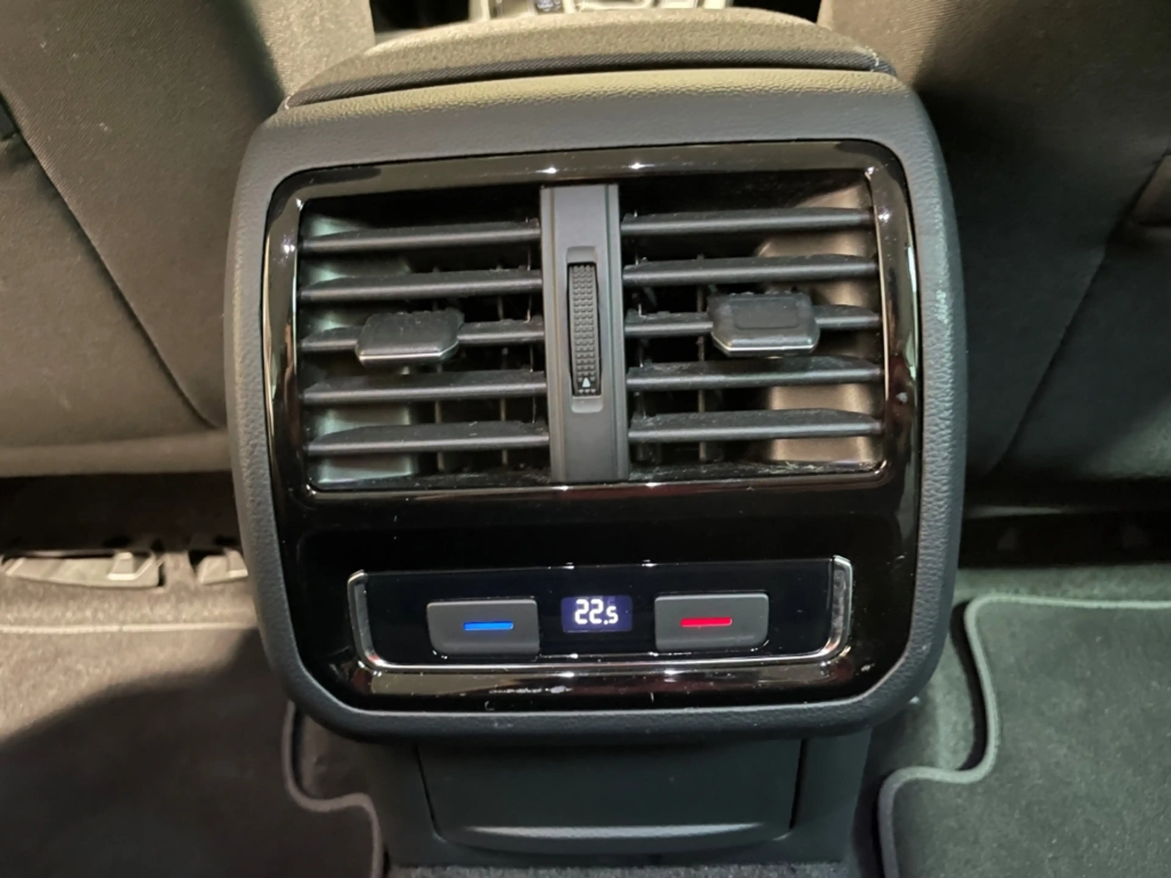 Volkswagen Passat Variant 2.0 TDI DSG Business EU6d Navi LED ACC — photo 9