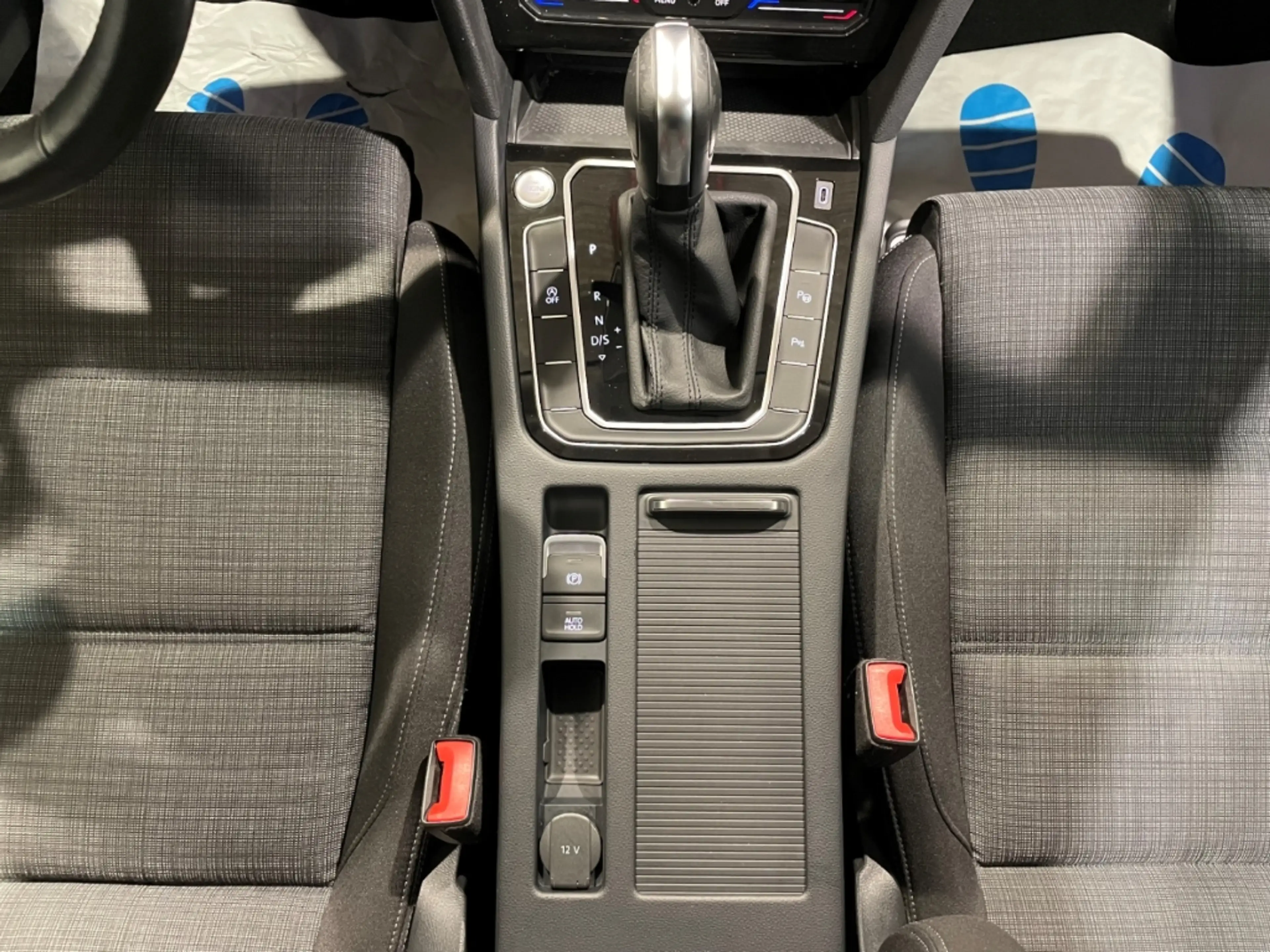 Volkswagen Passat Variant 2.0 TDI DSG Business EU6d Navi LED ACC — photo 14