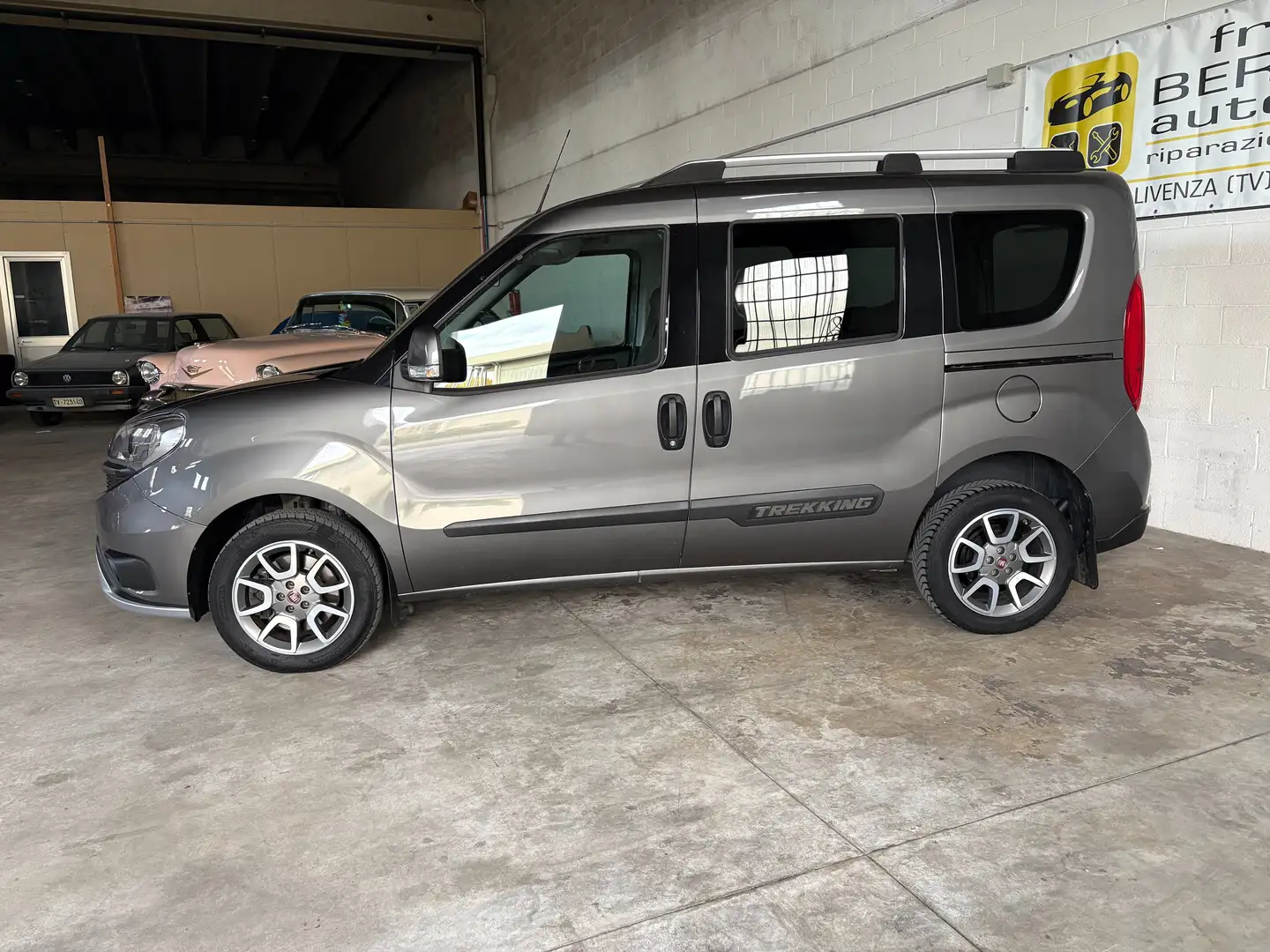 Fiat Doblo TREKKING 1.6 M-Jet 120cv GANCIO TRAINO Gris - 2