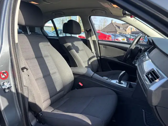 BMW 5 Series view 13