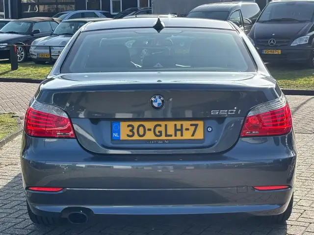 BMW 5 Series view 6