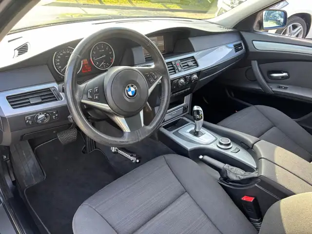 BMW 5 Series view 14