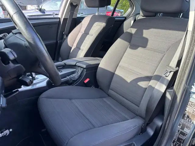BMW 5 Series view 15