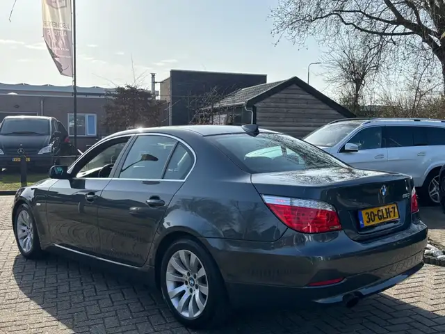 BMW 5 Series view 7