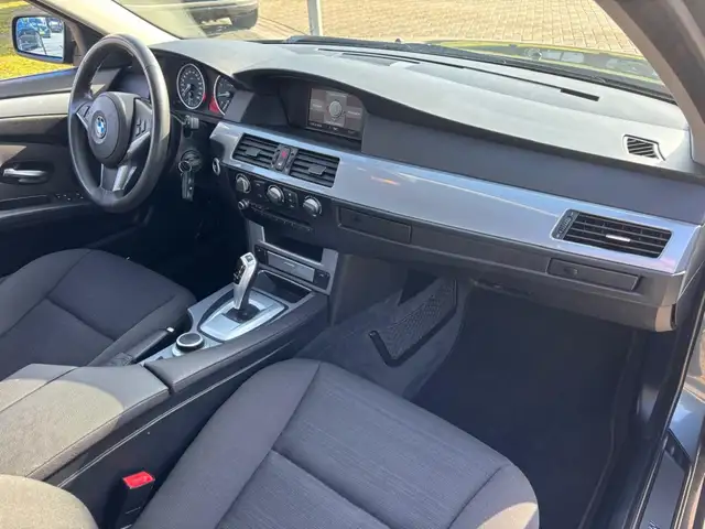 BMW 5 Series view 12